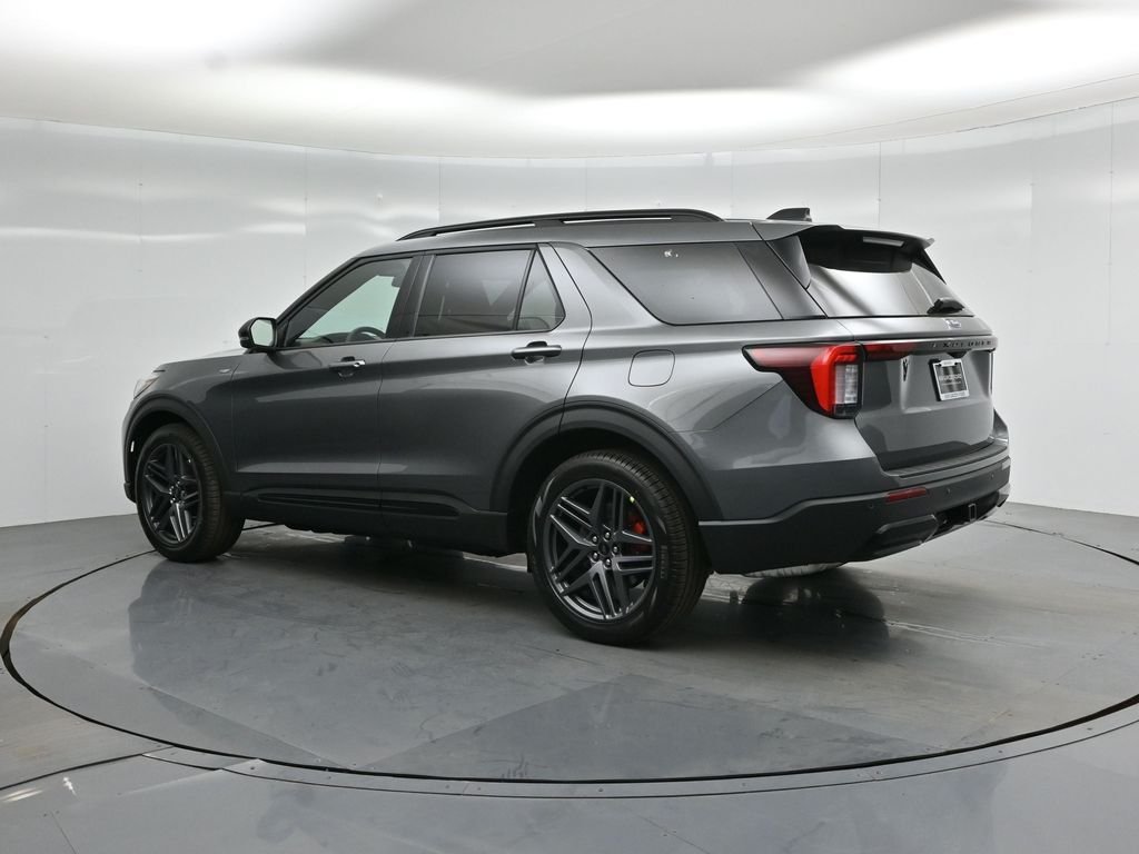 New 2026 Carbonized Gray Metallic Ford ST-Line image 6
