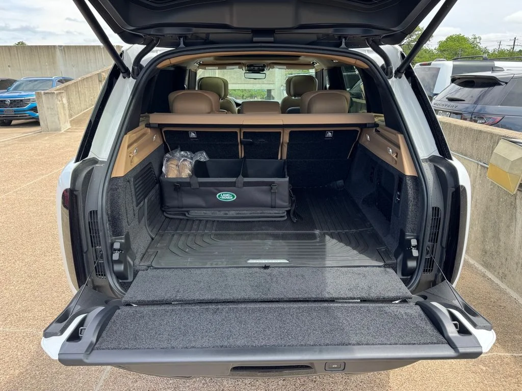 New 2026 White Land Rover Autobiography image 9