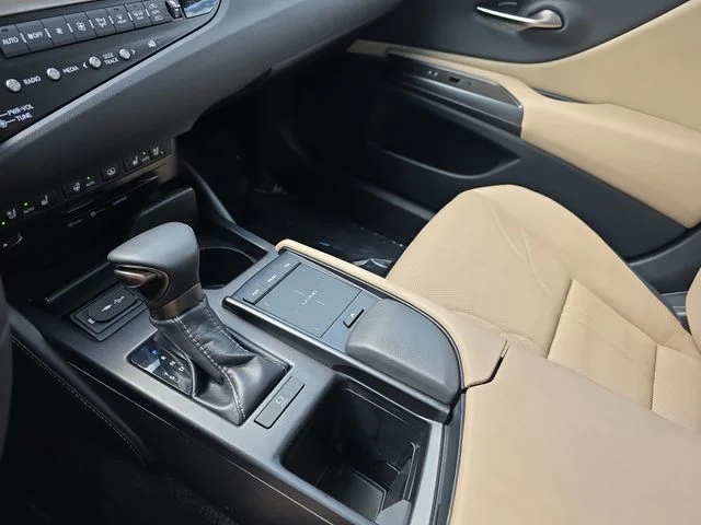Used 2019 White Pearl Lexus 350 Luxury image 25
