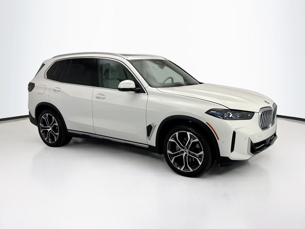 Certified Used 2026 Alpine White BMW xDrive40i image 3