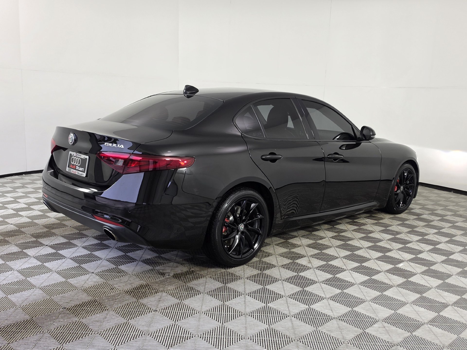 2017 Alfa Romeo Giulia Base - Photo 41