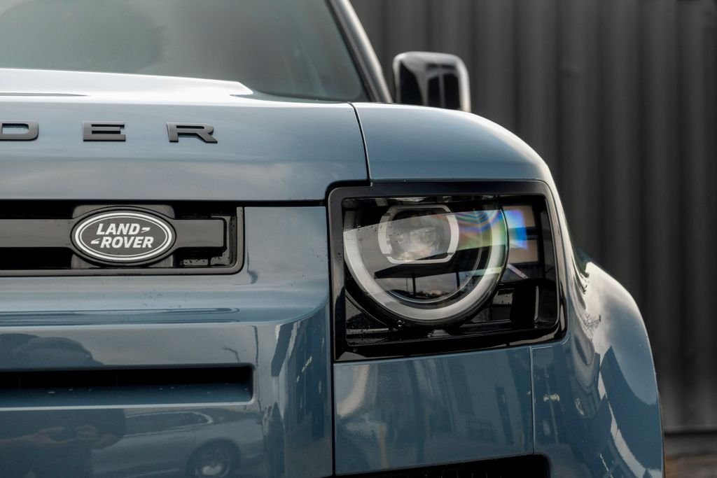 New 2026 Tasman Blue Land Rover S image 6