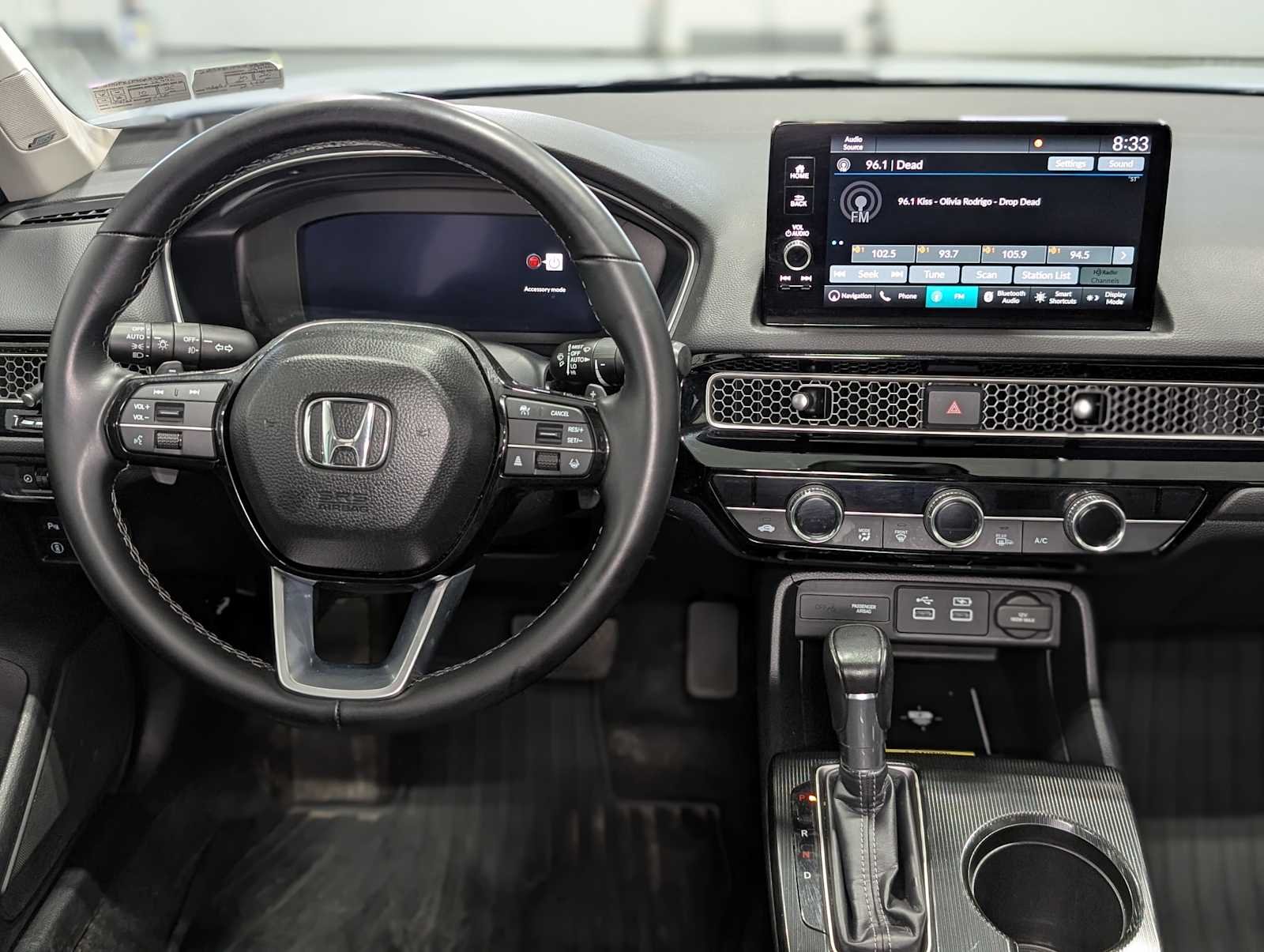 Used 2024 Sonic Gray Pearl Honda Touring image 5