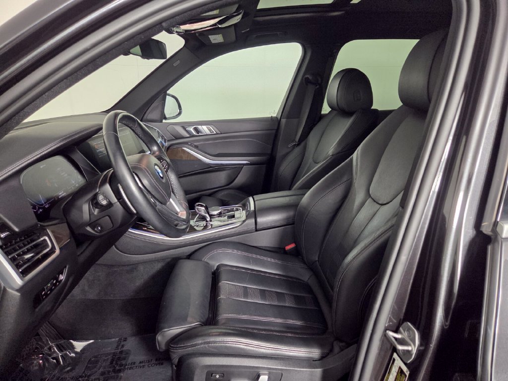 Certified Used 2022 Dark Graphite Metallic BMW xDrive45e image 9
