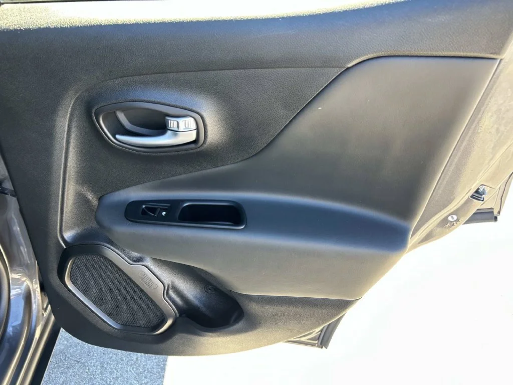 Used 2020 Gray Jeep Limited image 21