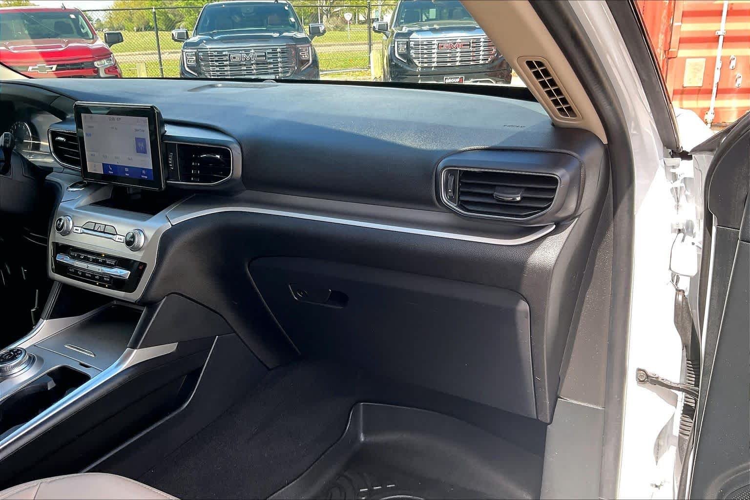 Used 2022 Oxford White Ford XLT image 29