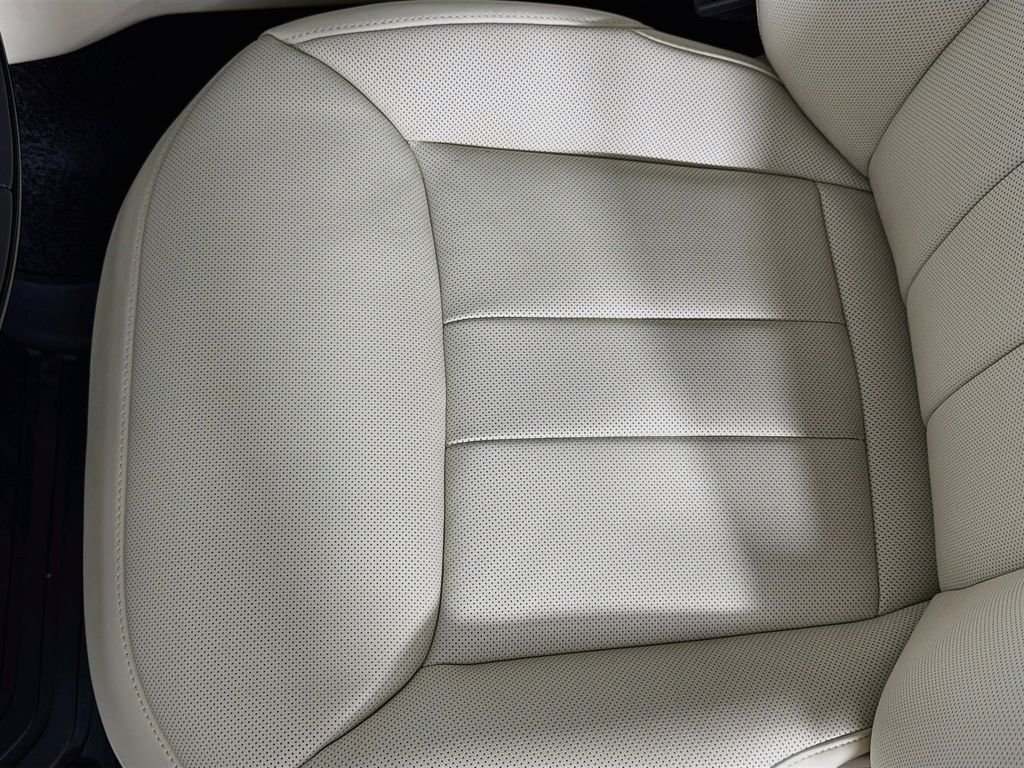 New 2026 Fuji White Land Rover SE image 20