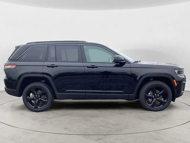 New 2026 Diamond Black Jeep LIMITED 4X4 image 7