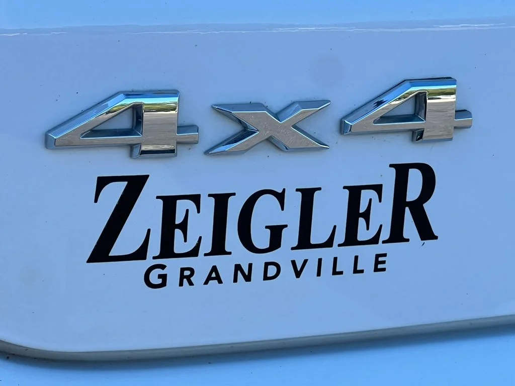Used 2025 White Jeep Limited image 10