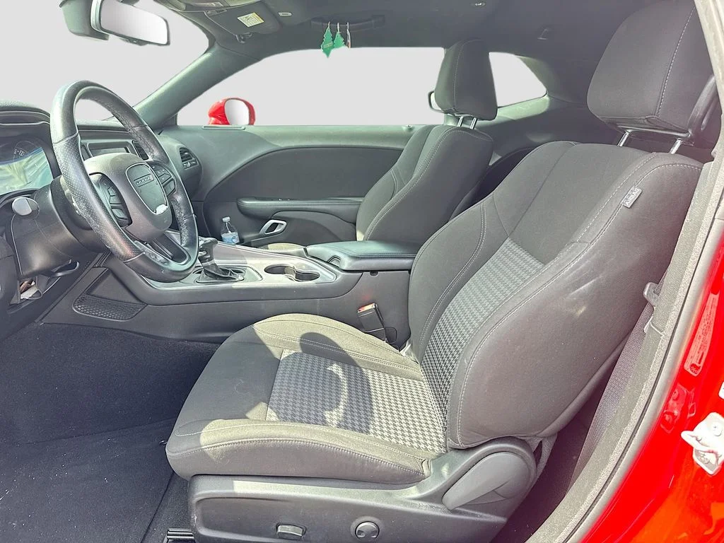 Used 2023 Red Dodge SXT image 5
