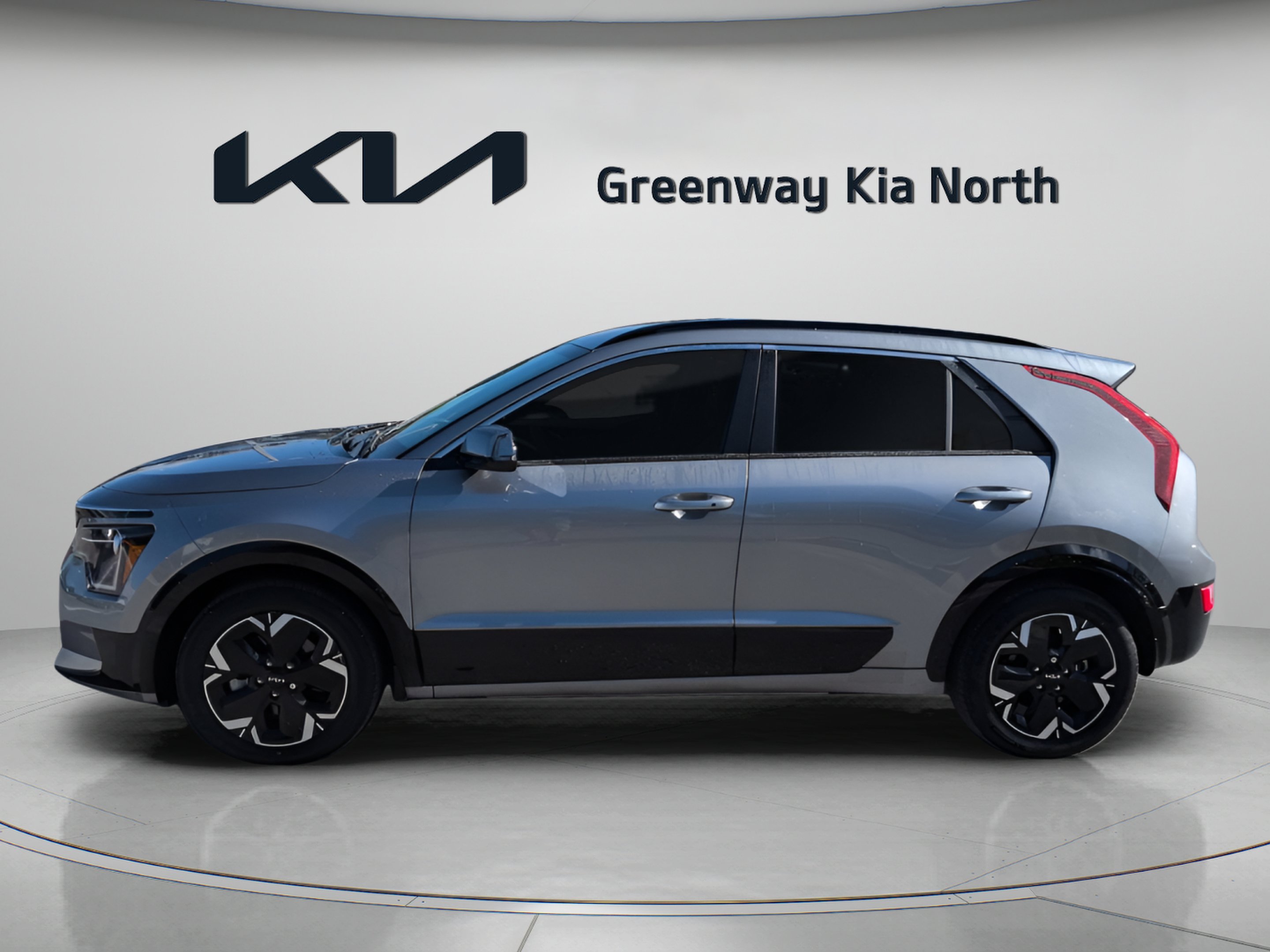 Certified Used 2023 Steel Gray Kia Wind image 5