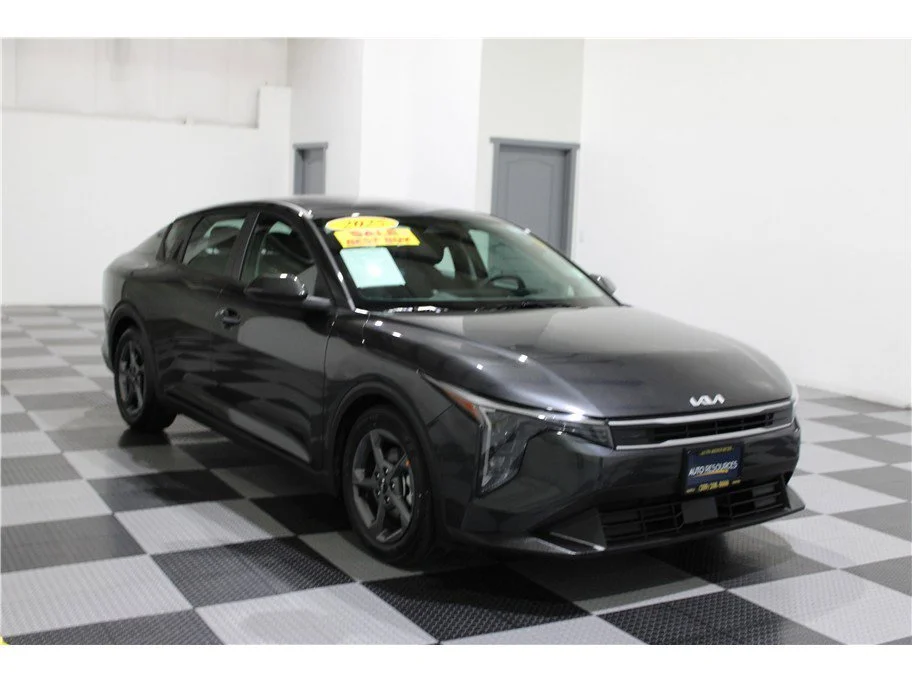 Used 2025 Interstellar Gray Kia LXS image 3