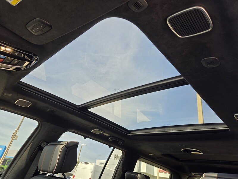 New 2026 Bright White Clear-Coat Exterior Paint Jeep SUMMIT RESERVE 4X4 image 19