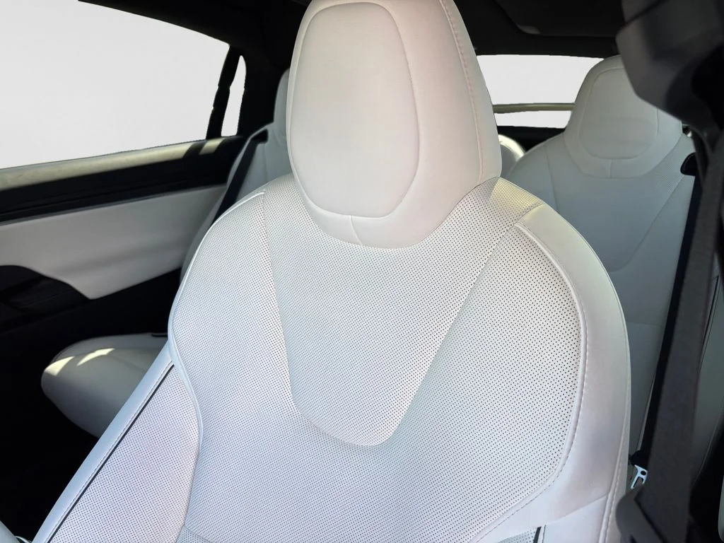 Used 2022 White Tesla Plaid image 35
