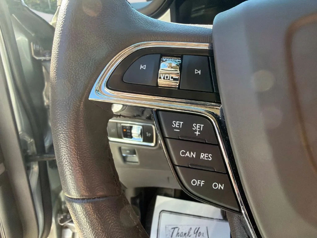 Used 2023 Silver Lincoln Standard image 30