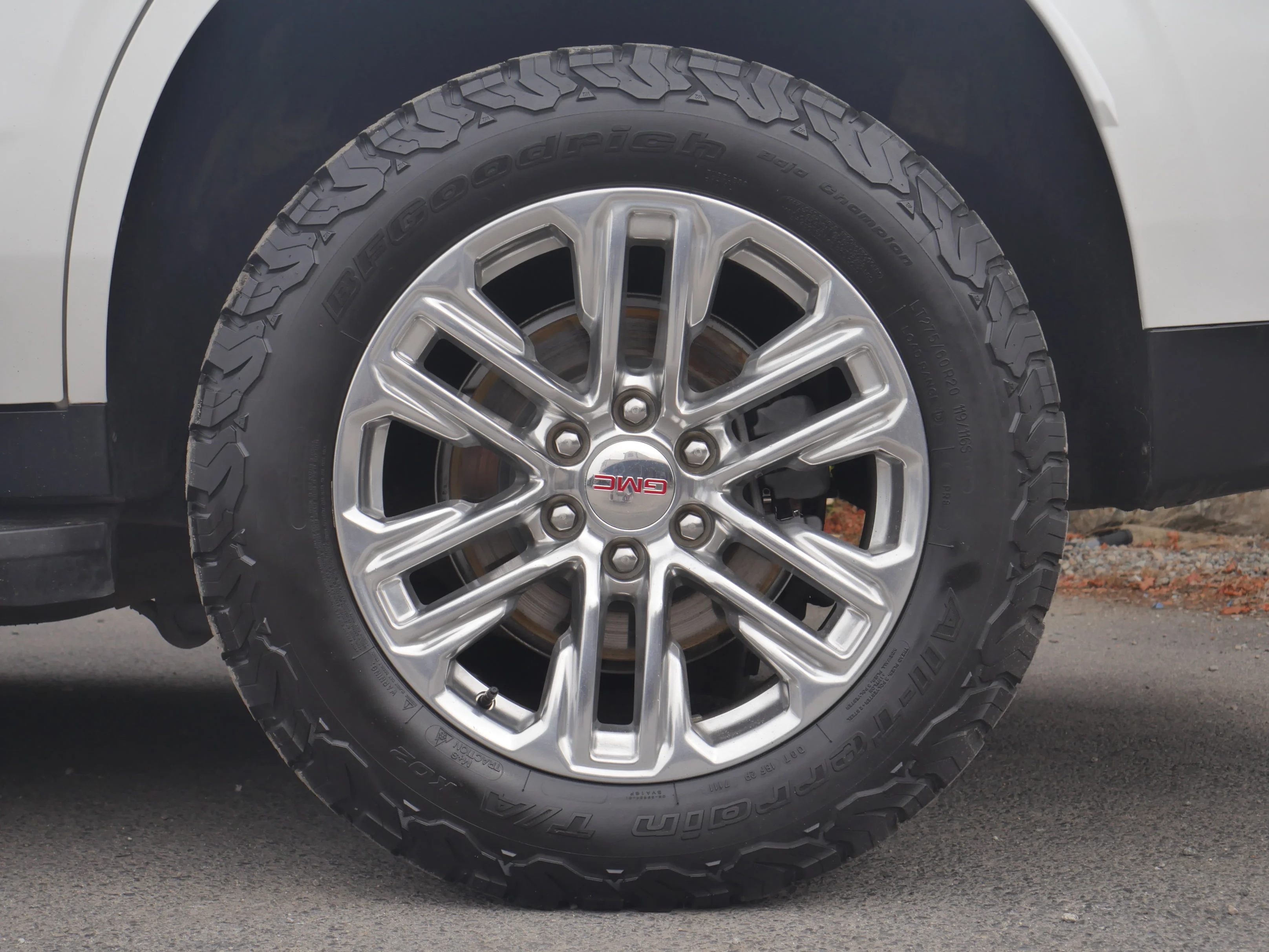 Used 2021 White Frost Tricoat GMC SLT image 21