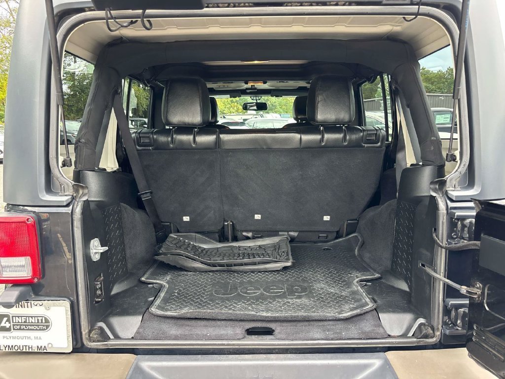 Used 2016 Black Jeep Unlimited Sahara image 12