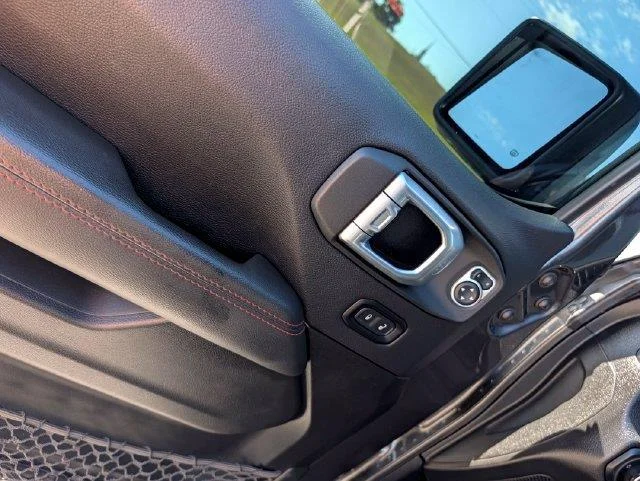 Used 2022 Gray Jeep Rubicon image 11