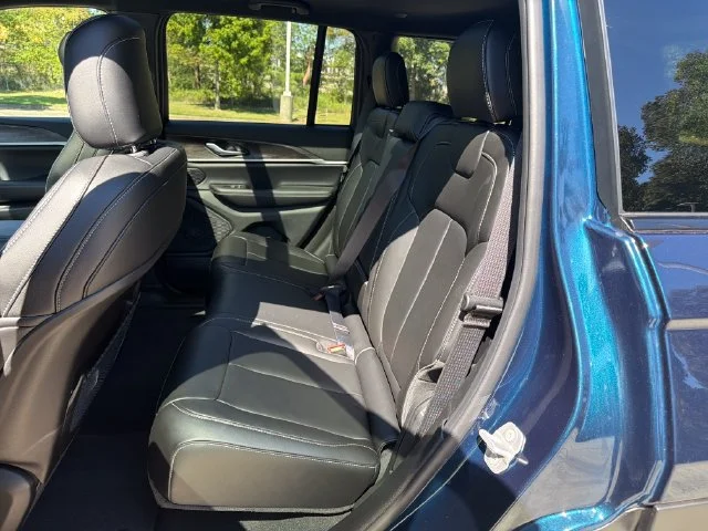 New 2027 Fathom Blue Pearl-Coat Paint Jeep Limited image 13