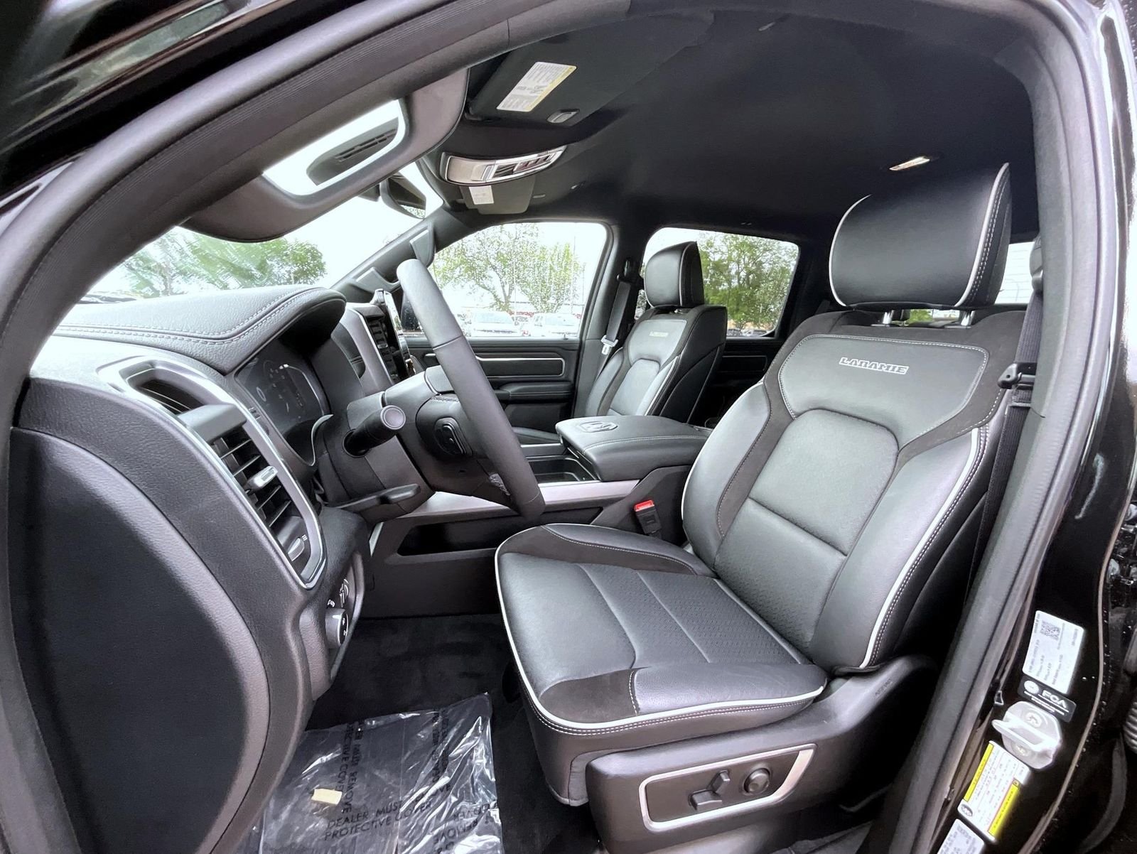 New 2026 Diamond Black Crystal Pearl-Coat Exterior Paint RAM Laramie image 11