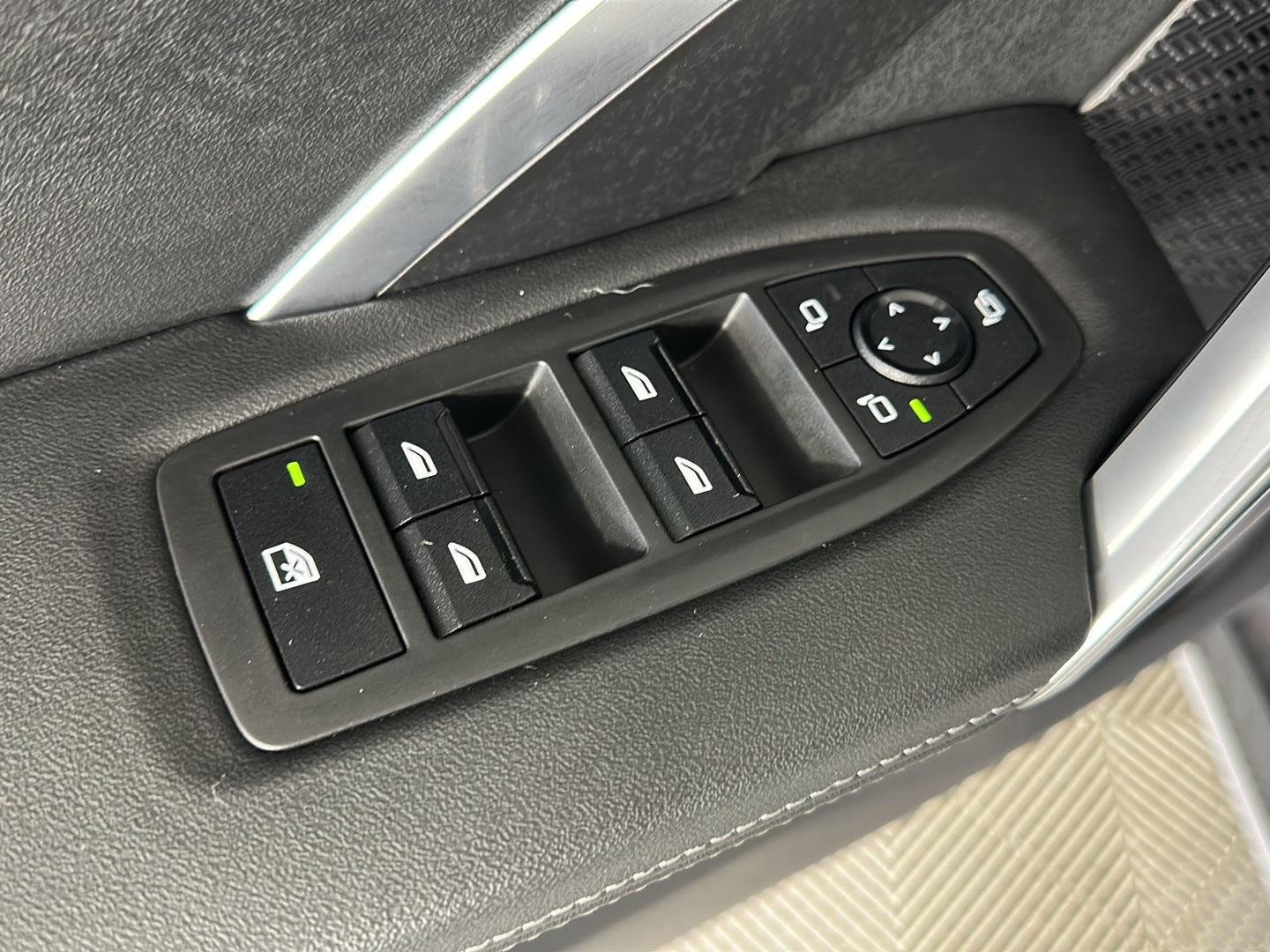 New 2026 Mineral White Metallic BMW xDrive28i image 12