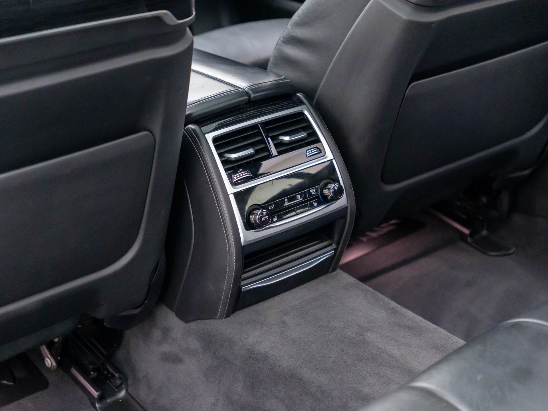 Used 2022 Donington Grey Metallic BMW 750i xDrive image 20
