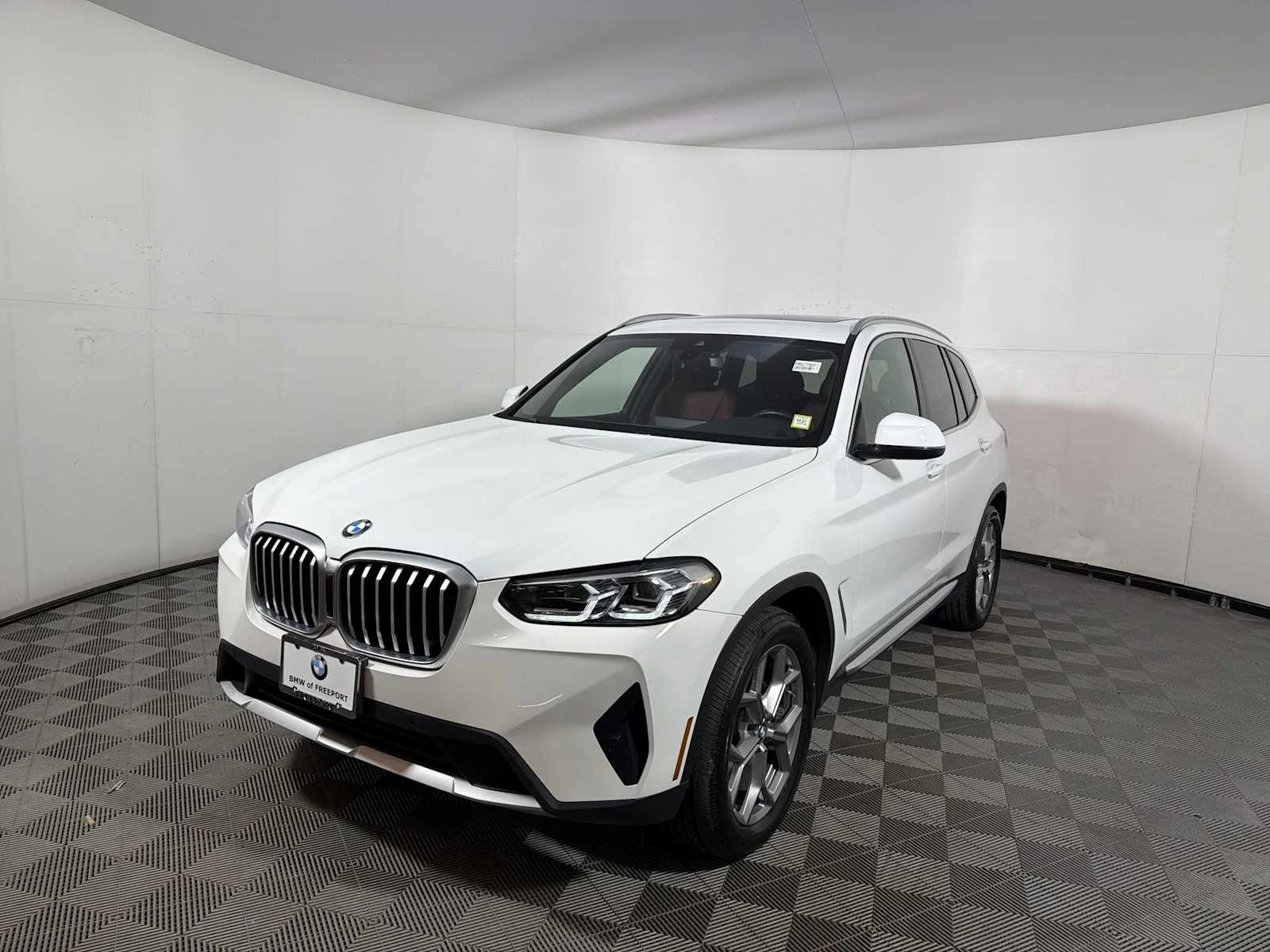 Used 2023 Alpine White BMW xDrive30i image 7