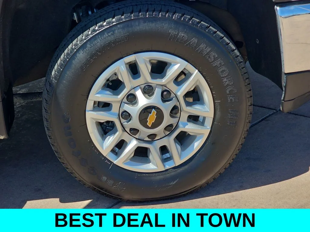 Used 2025 White Chevrolet LT image 39
