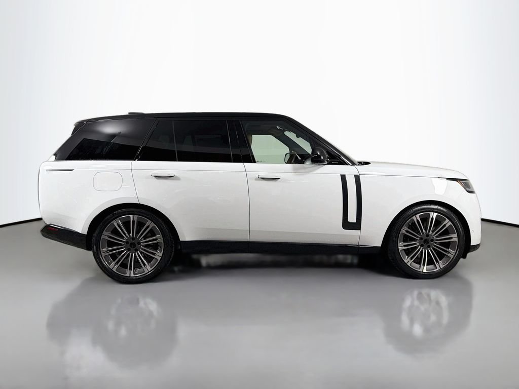 New 2026 Fuji White Land Rover SE image 4