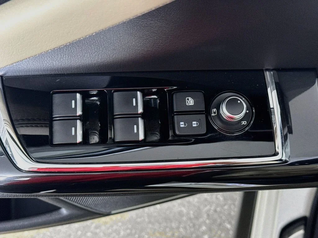 Used 2020 Snowflake White Pearl Mica Mazda Grand Touring image 17