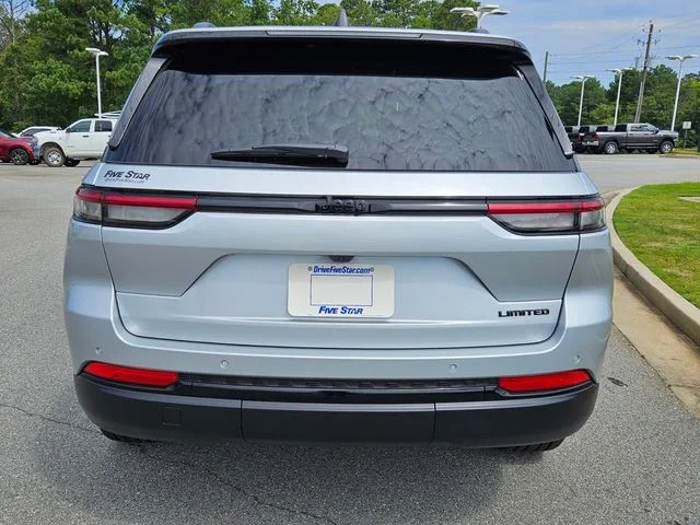 New 2025 Silver Zynith Exterior Paint Jeep Limited image 12
