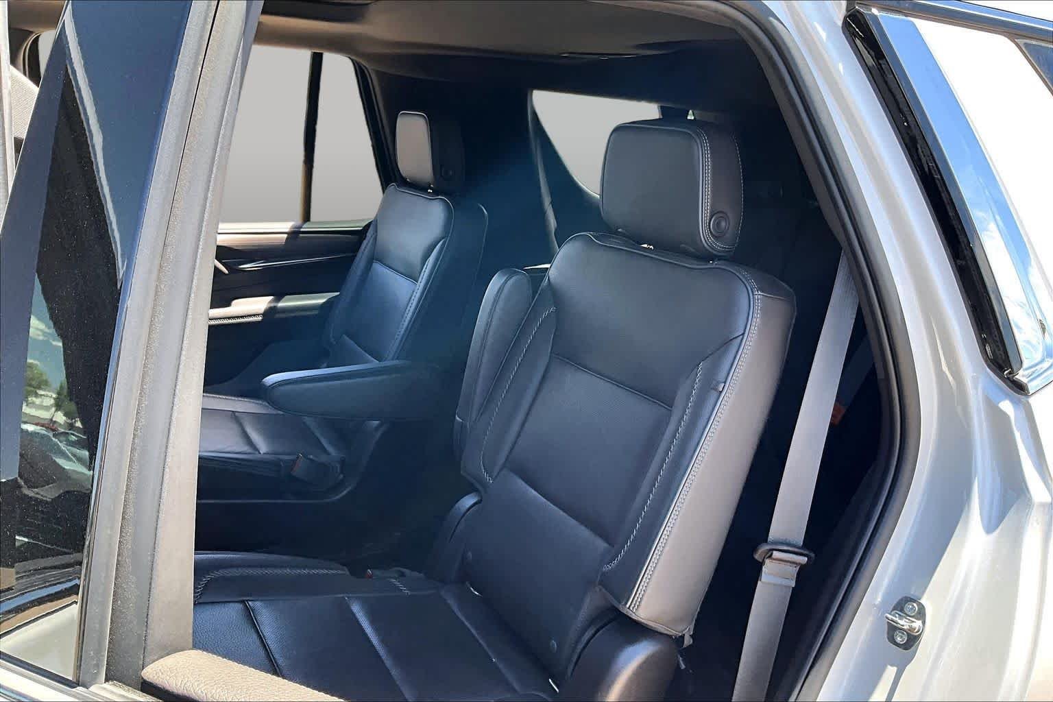 Used 2022 White Frost Tricoat GMC Denali image 18