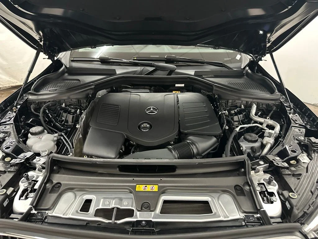 New 2026 Black Mercedes-Benz GLC 300 image 12