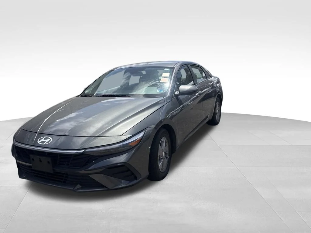 Used 2025 Gray Hyundai SE image 17