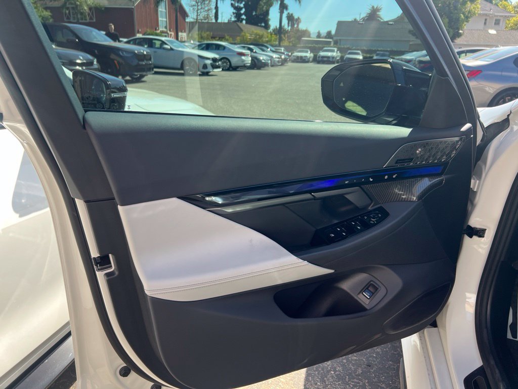 Used 2025 Alpine White BMW Base image 16