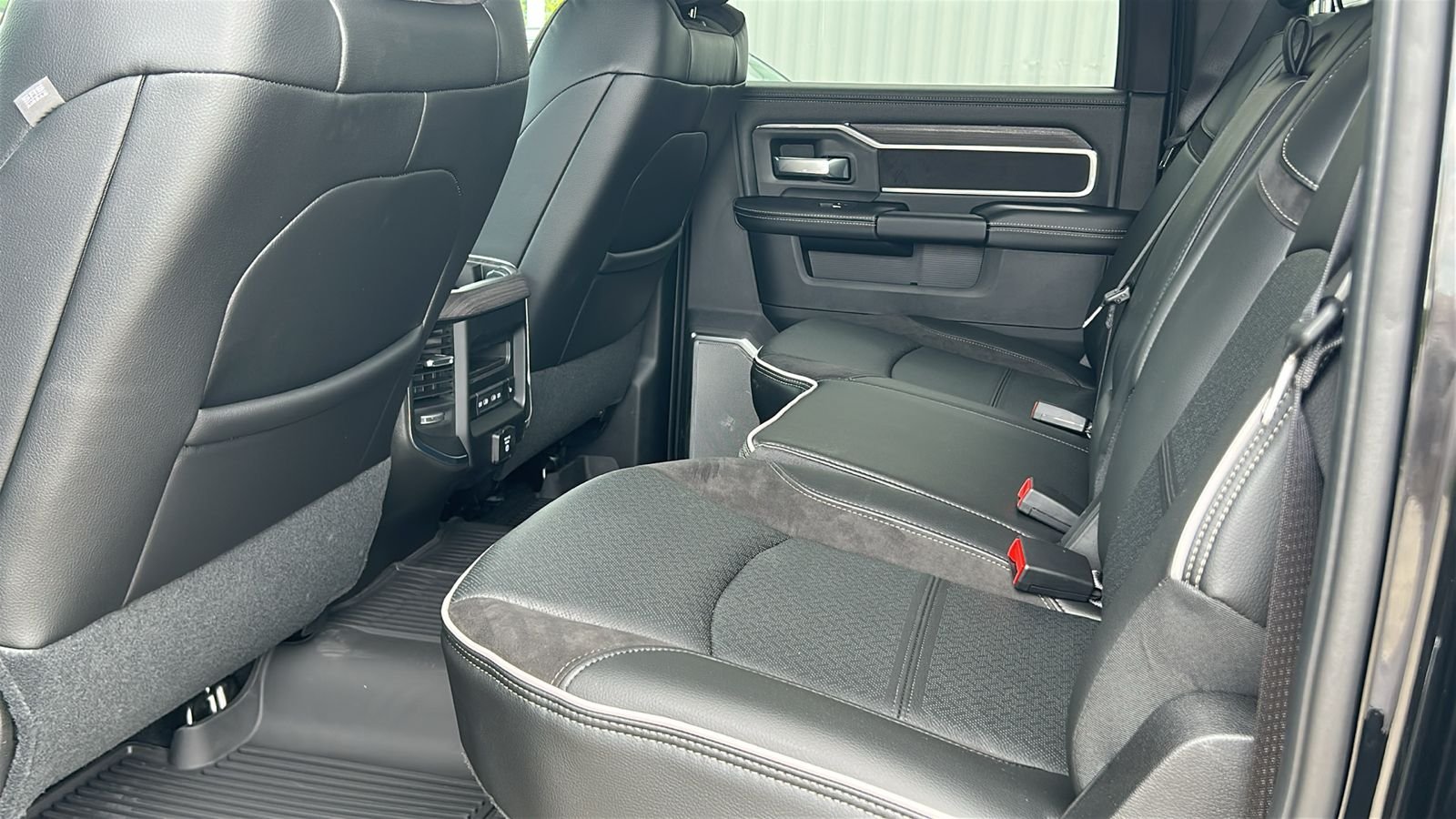 New 2026 Diamond Black Crystal Pearl-Coat Exterior Paint RAM Laramie image 12