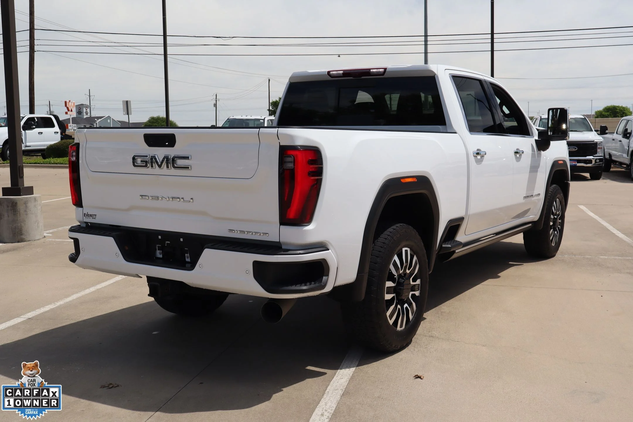 Used 2025 White GMC Denali Ultimate image 3