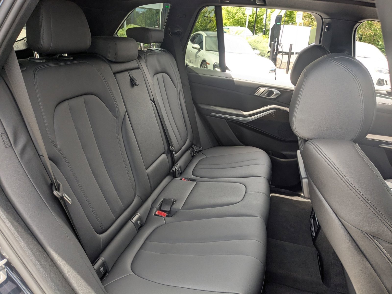 Used 2022 Arctic Grey Metallic BMW xDrive40i image 21