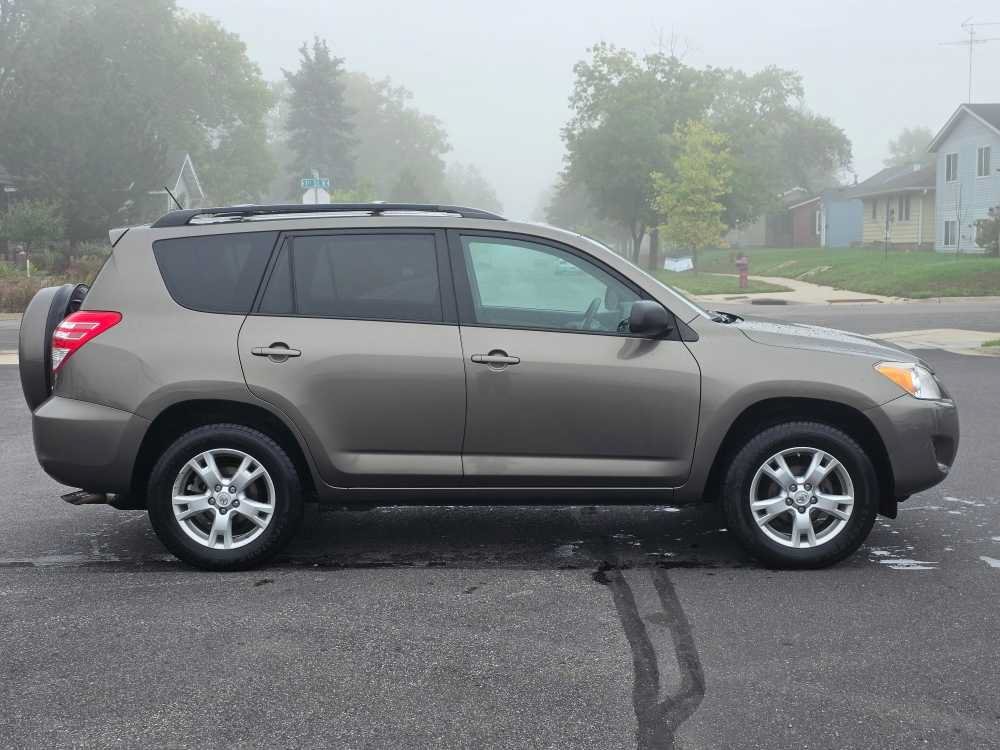 Used 2011 PYRITE MICA Toyota  image 1