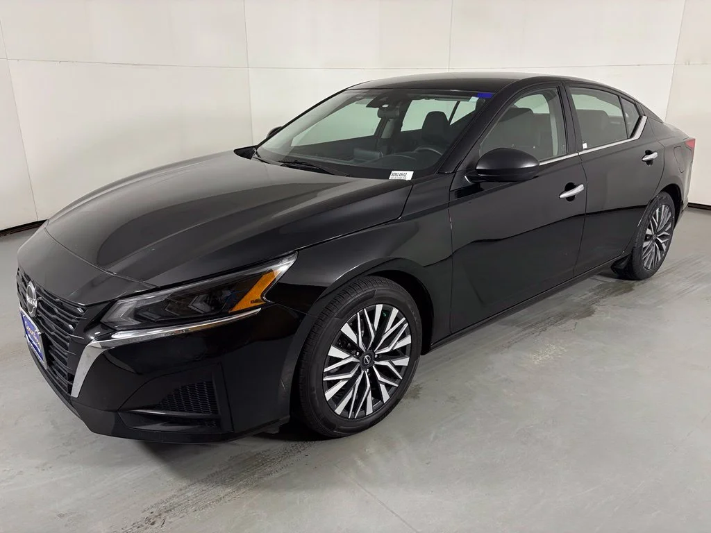 Used 2024 Black Nissan 2.5 SV image 4