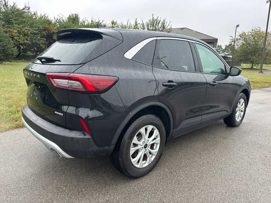 Used 2024 Black Metallic Ford Active image 11
