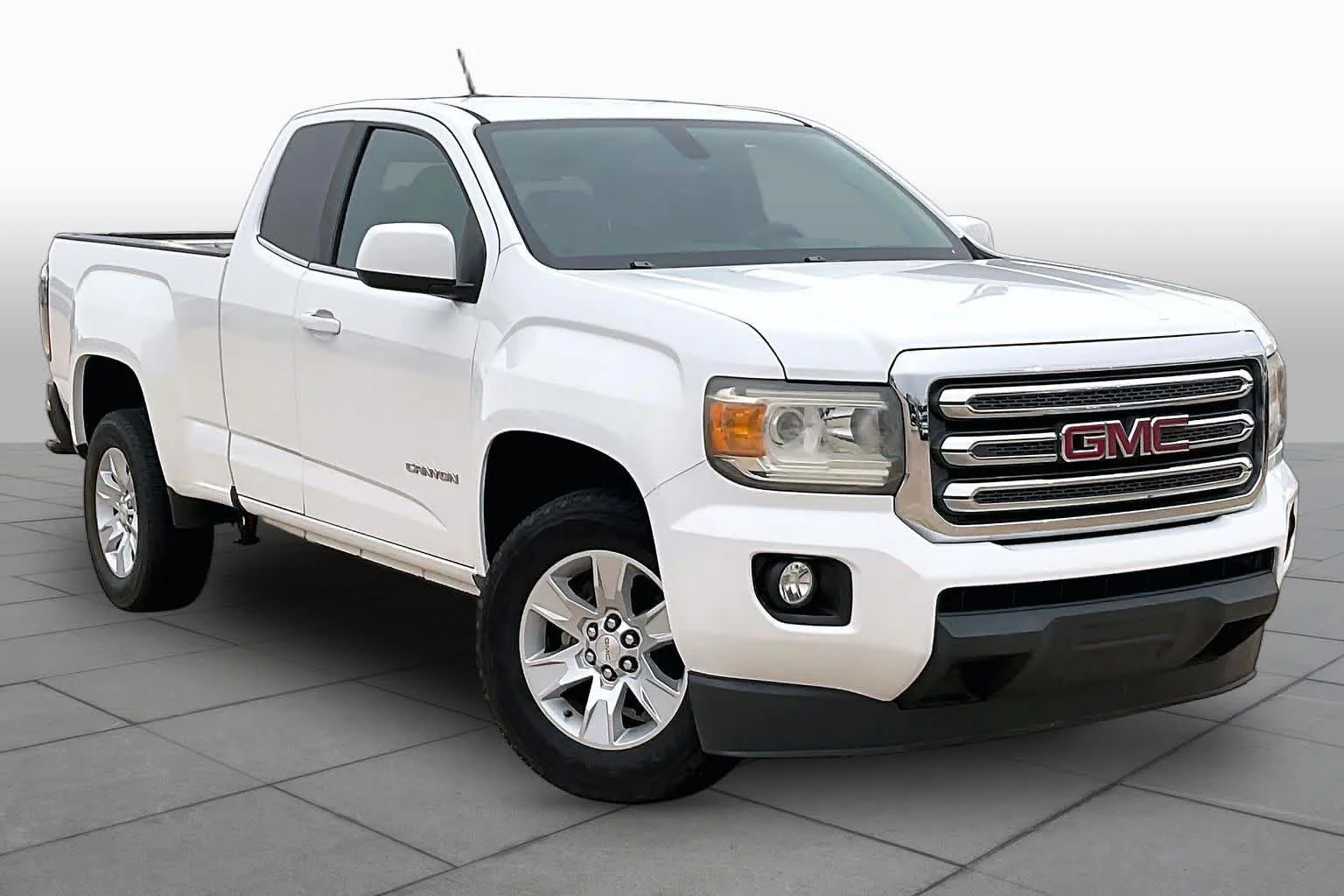 Used 2016 Summit White GMC 2WD SLE image 3