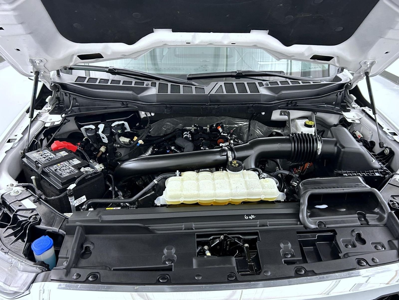 Used 2025 White Ford Lariat image 26