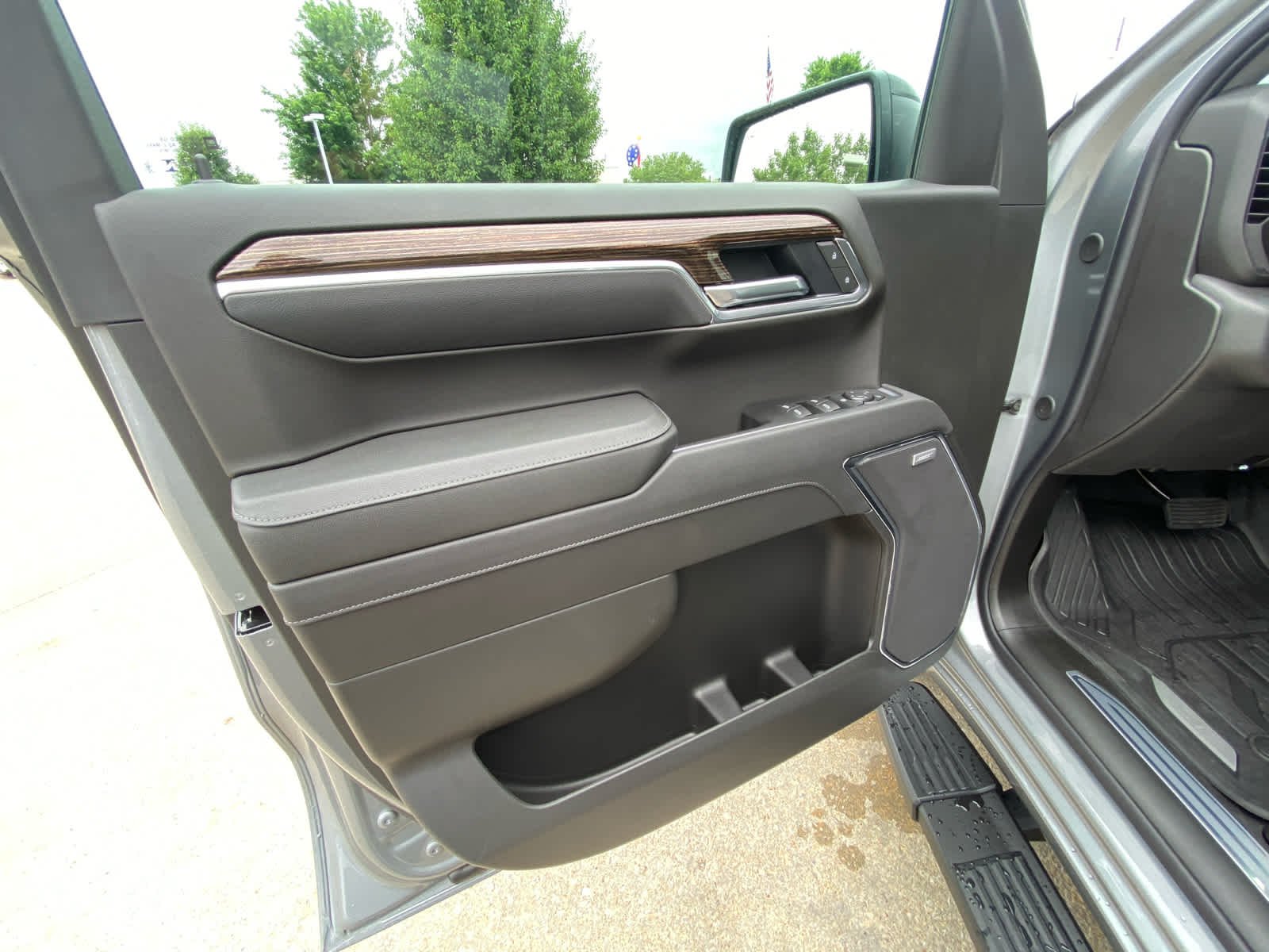 New 2026 Sterling Metallic GMC Elevation image 6