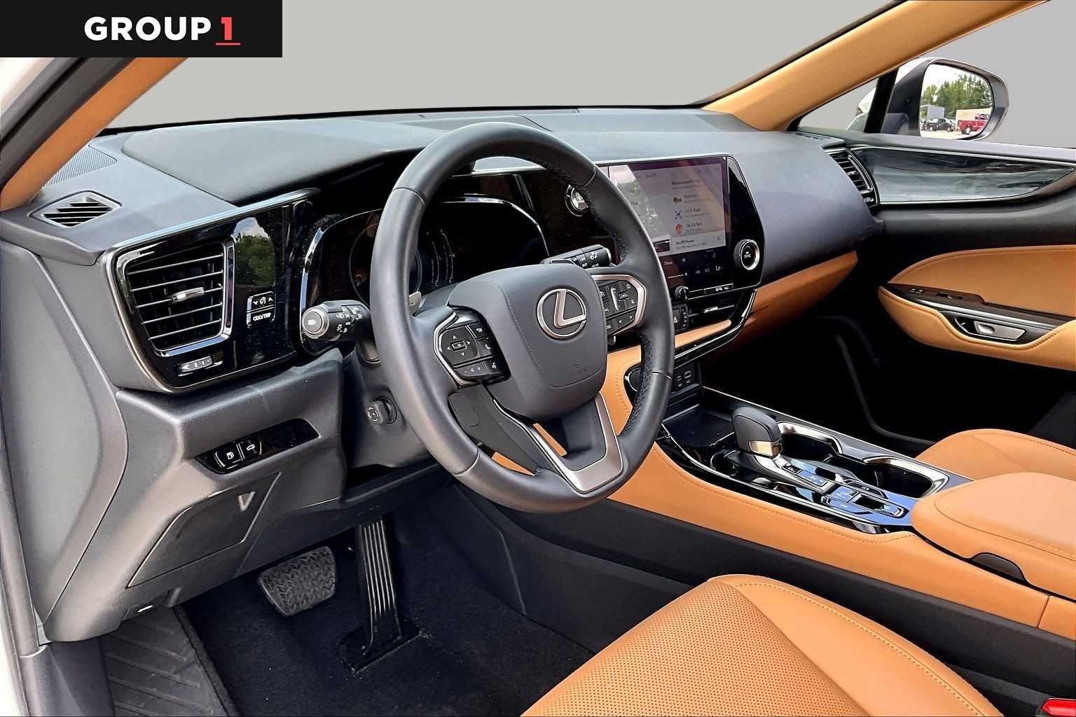 Used 2025 Eminent White Pearl Lexus Premium image 15