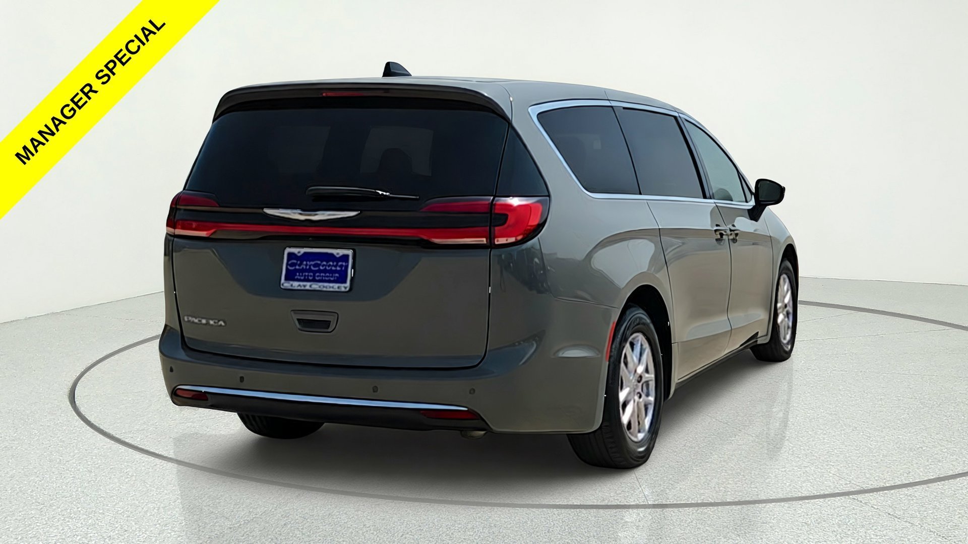 Used 2023 Gray Chrysler Touring L image 7