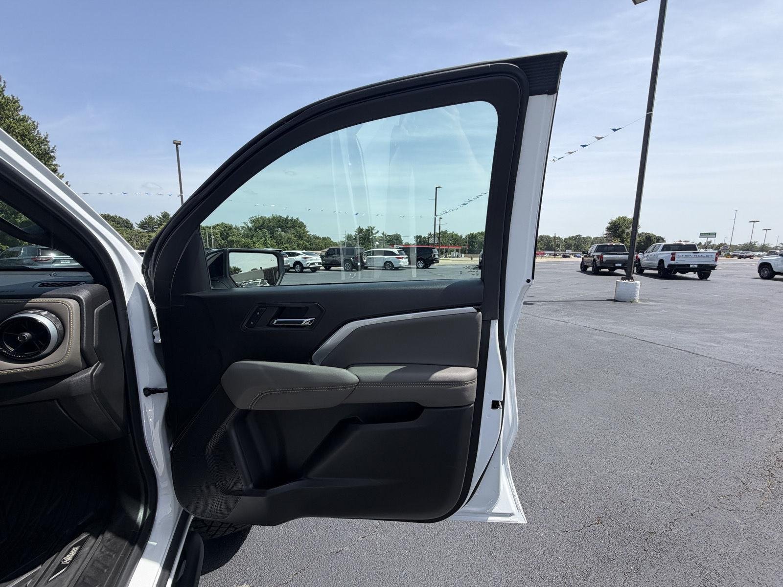 Used 2024 Summit White Chevrolet ZR2 image 22