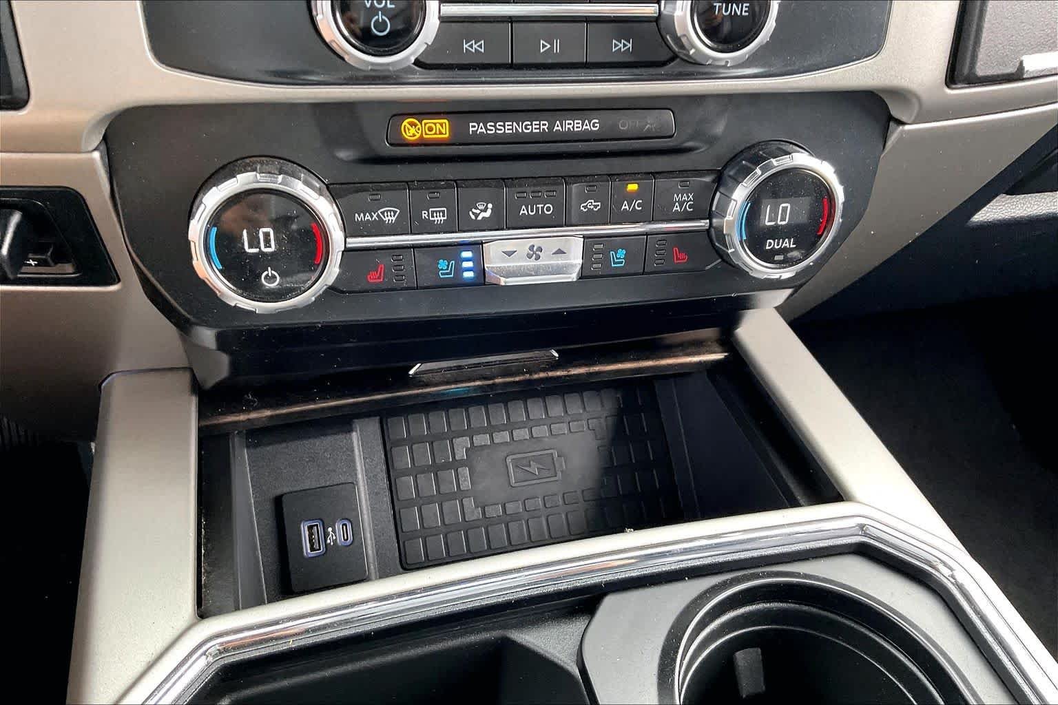 Used 2022 Agate Black Metallic Ford LARIAT image 31