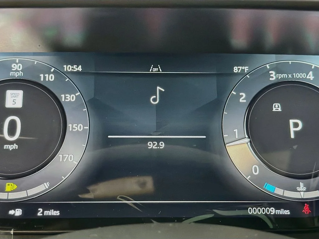 New 2026 Santorini Black Land Rover Dynamic SE image 12