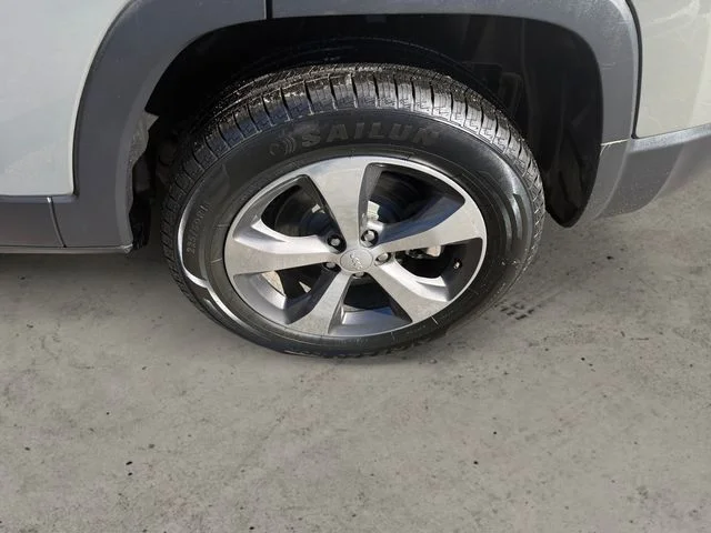 Used 2019 Gray Jeep Limited image 14